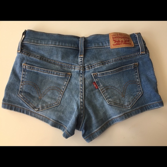 Levi shorts - Picture 3 of 3